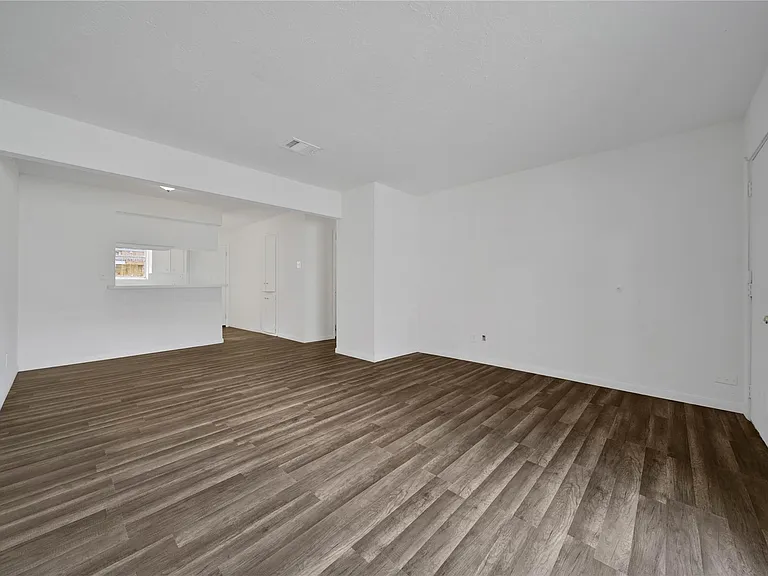 10006 Neuens Rd #1 — Photo 4