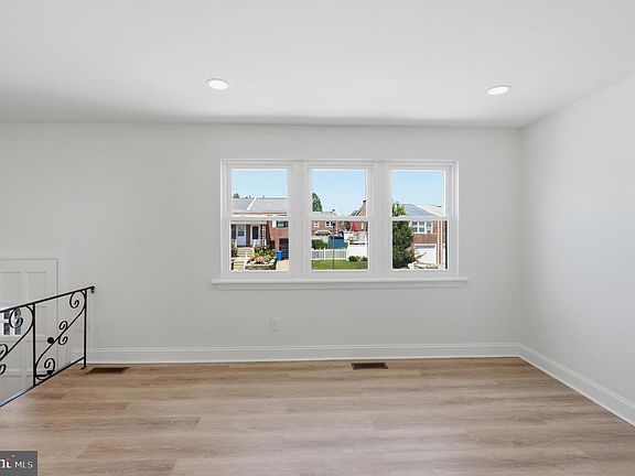 3rd image of 3530 Oakhill Rd
