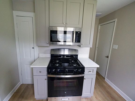 3rd image of 714 N Green St
