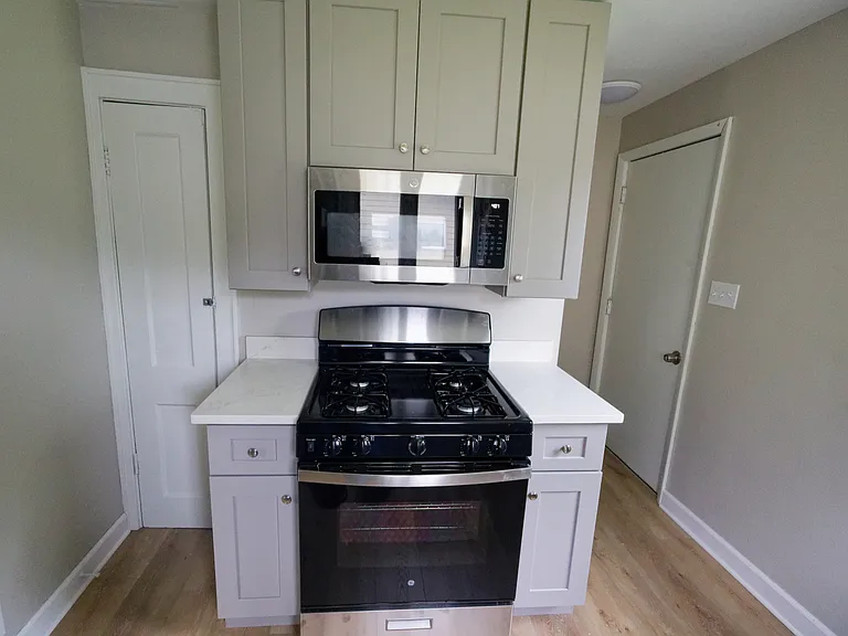 714 N Green St — Photo 3