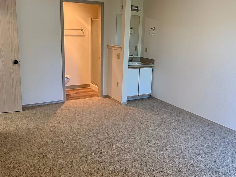5075-5105 10th Ave NE — Photo 6