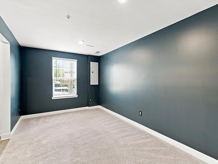523 E Union St — Photo 3