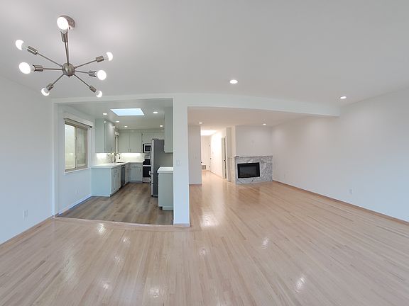 5th image of 288 Roosevelt Way