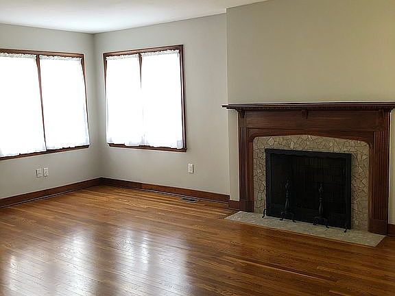 5th image of 18 Kenwood Dr