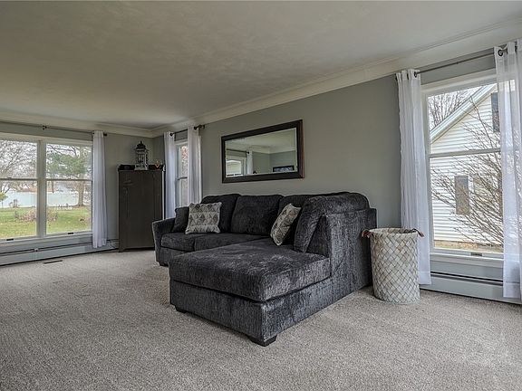 5th image of 967 Cloverdale Ave