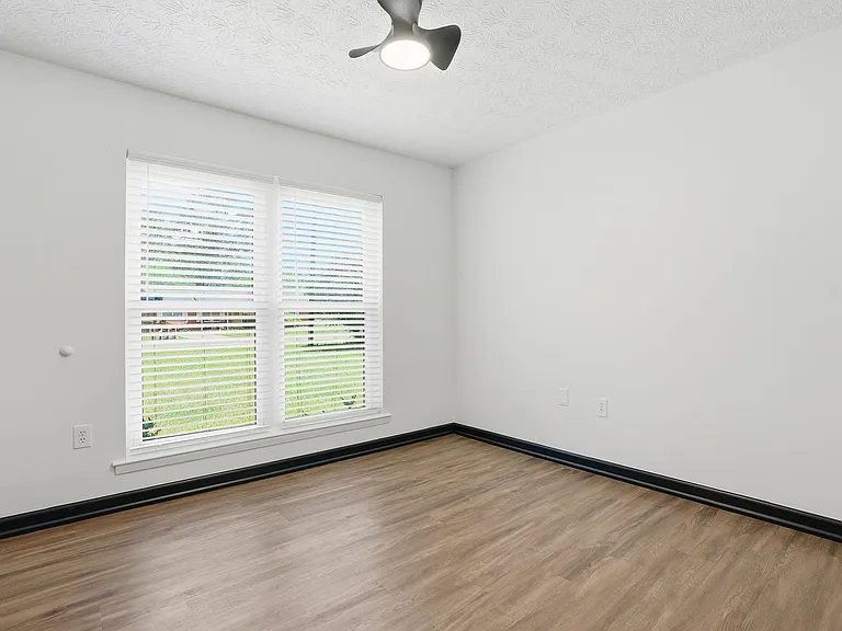 703 Pineview Ct — Photo 20