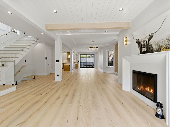 4th image of 5725 N Ridge Ave