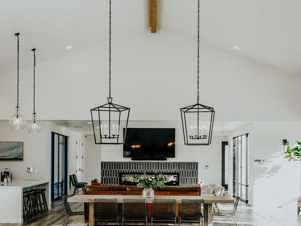 Park West at Stockdale River Ranch 250 S Heath Rd Bakersfield, CA