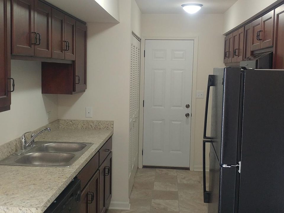 1st image of 547 Rosanne Ln