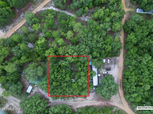 102/ 104 CIRCLE Drive, Interlachen, FL 32148