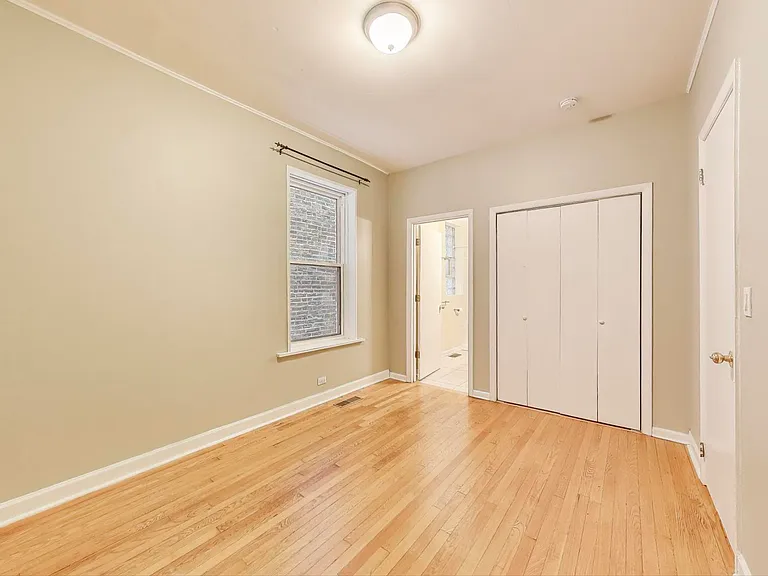 4746 N Malden St #3 — Photo 10