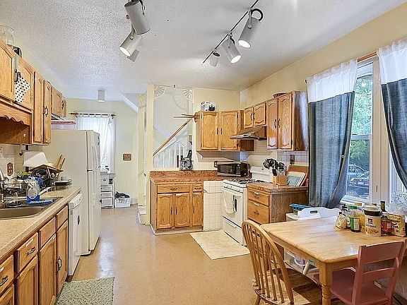 5th image of 818 7th St SE #1