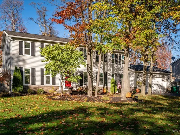 7209 Woodmore Ct, Lockport, NY 14094