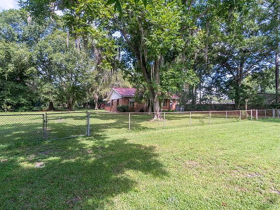 3rd image of 662 Manson Ln