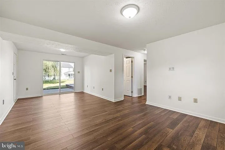 136 Nightingale Ave — Photo 24