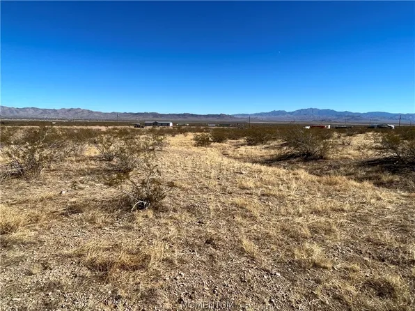 2418 S Concho Road, Golden Valley, AZ 86413