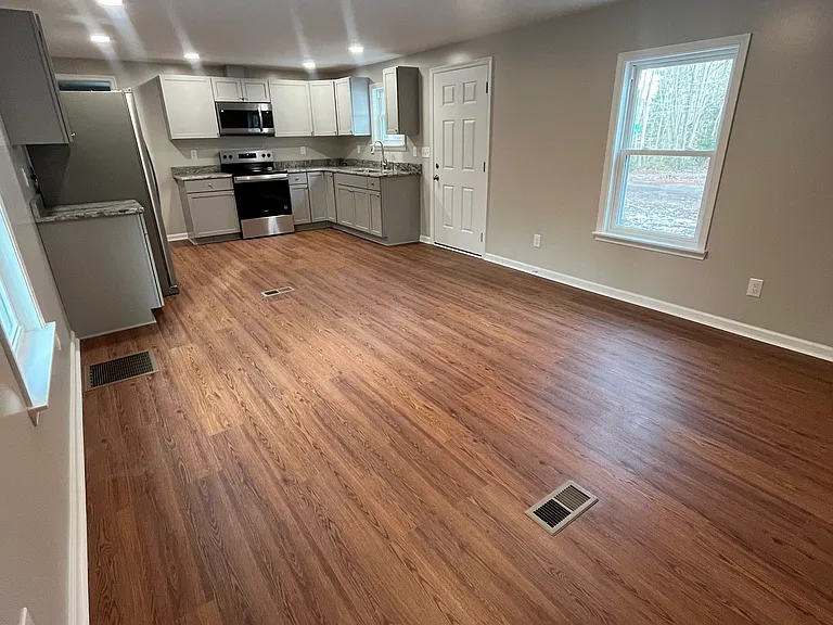 10 Brook Ln — Photo 3