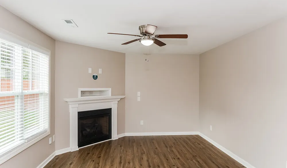 3 bed, 2.5 bath, 1815 sqft, $1,885 — Photo 4