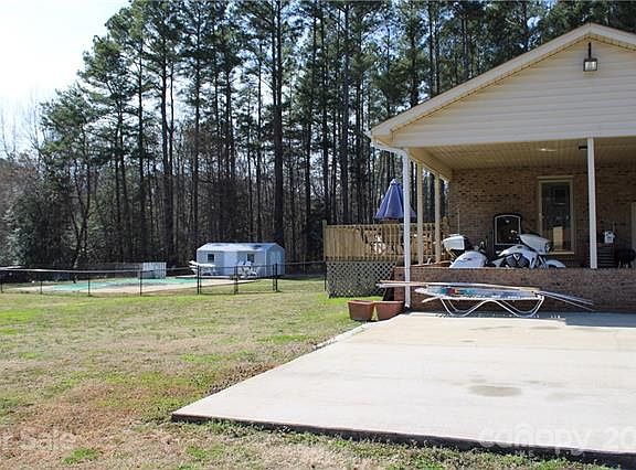 3rd image of 114 Hillside Dr