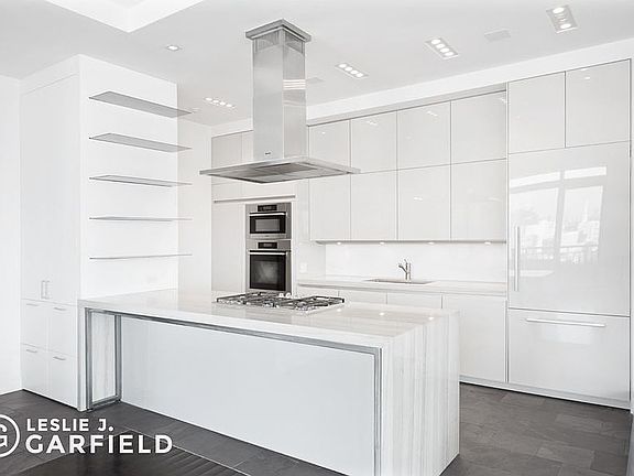 5th image of 240 E 10th St Unit Penthouse B
