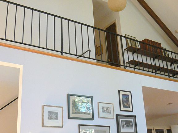 5th image of 103 Chapin Pl
