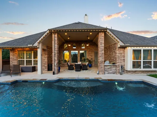 902 Holly Chapple Dr, Conroe, TX 77384