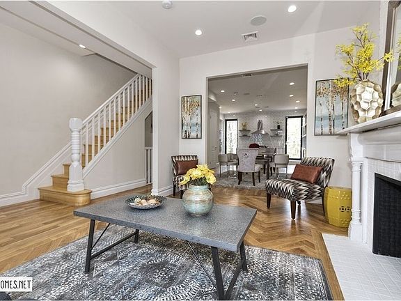 2nd image of 589 Bainbridge St
