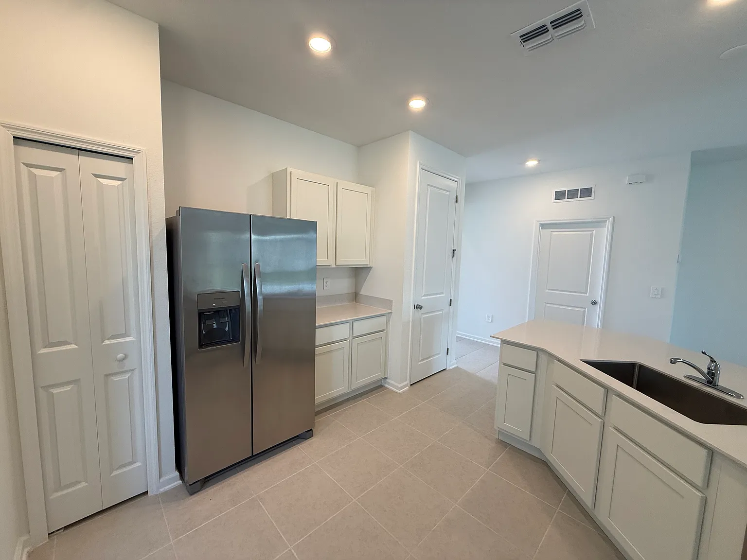 3 bed, 1700 sqft, $1,998 — Photo 4