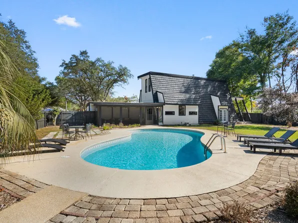 2121 Mar Mar Ln, Navarre, FL 32566