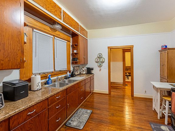 5th image of 508 Seborn Ave