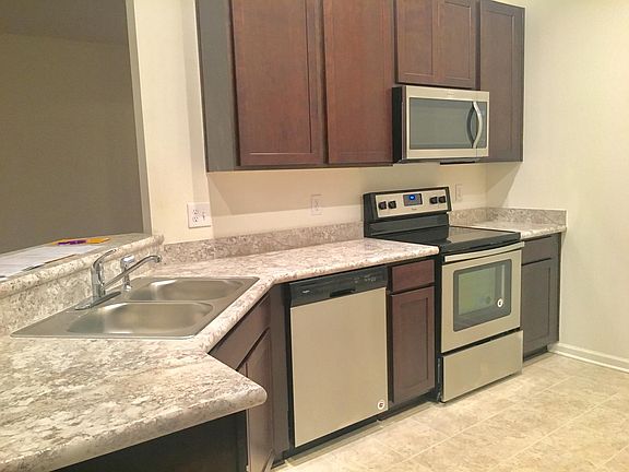 4th image of 460 Redwood Ln
