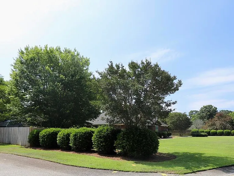 595 Saint Augustine Dr — Photo 2