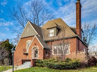 8110 Edgewater Rd, North Riverside, IL 60546