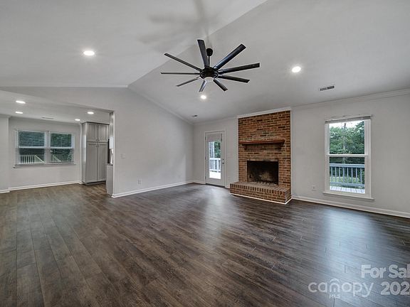 2nd image of 2312 Castlecomer Dr