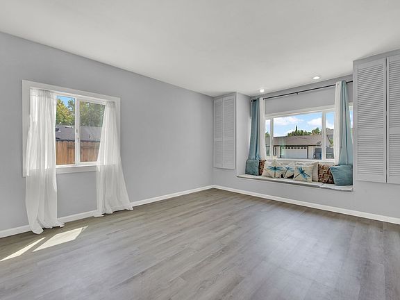 2nd image of 206 Donegal Ct