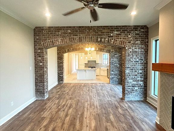 3rd image of 414 Flores Ct