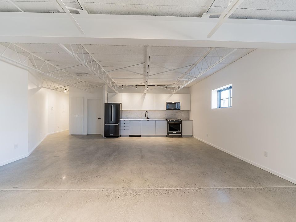 1st image of 21 Green St APT 3C