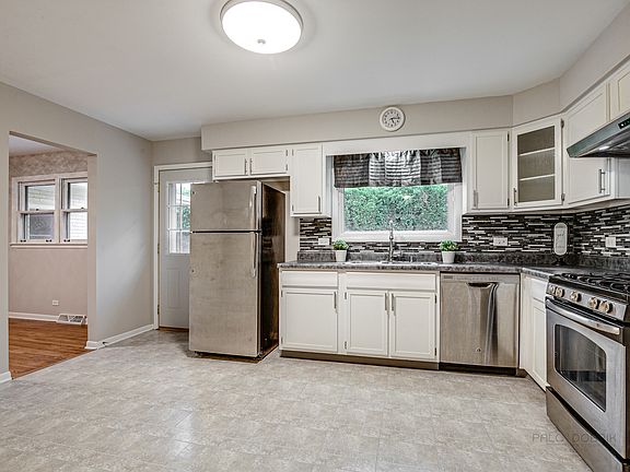 3rd image of 831 S Roosevelt Ave