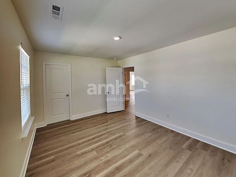 5323 Trust Dr — Photo 16