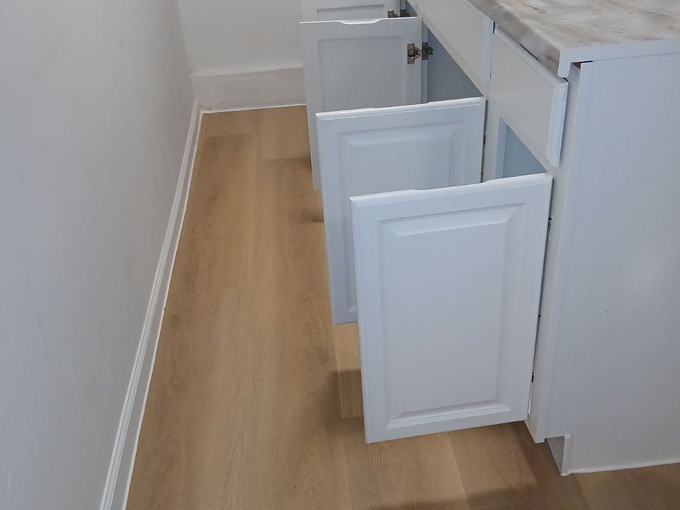1st image of 925 Burke Ave
