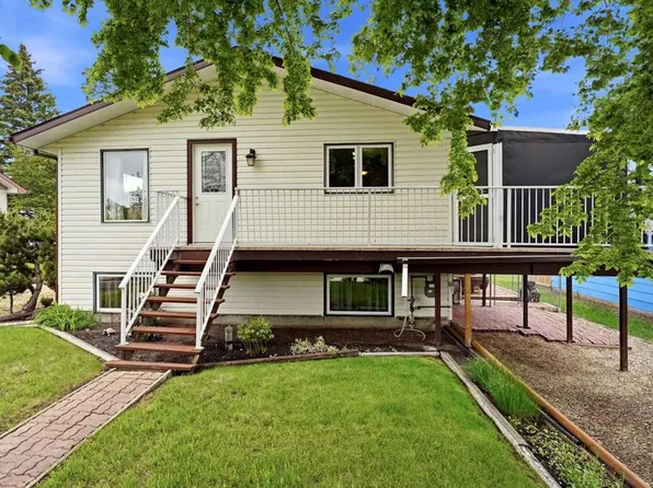 4618 E 48th St, Sylvan Lake, AB T4S 1L5