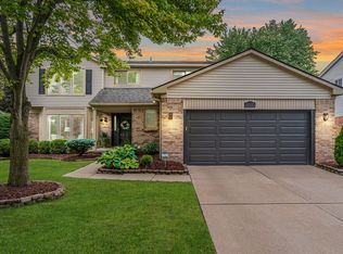 8550 Mannington Rd, Canton, MI 48187