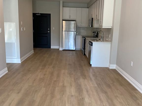 2nd image of 1020 Coronation Dr
