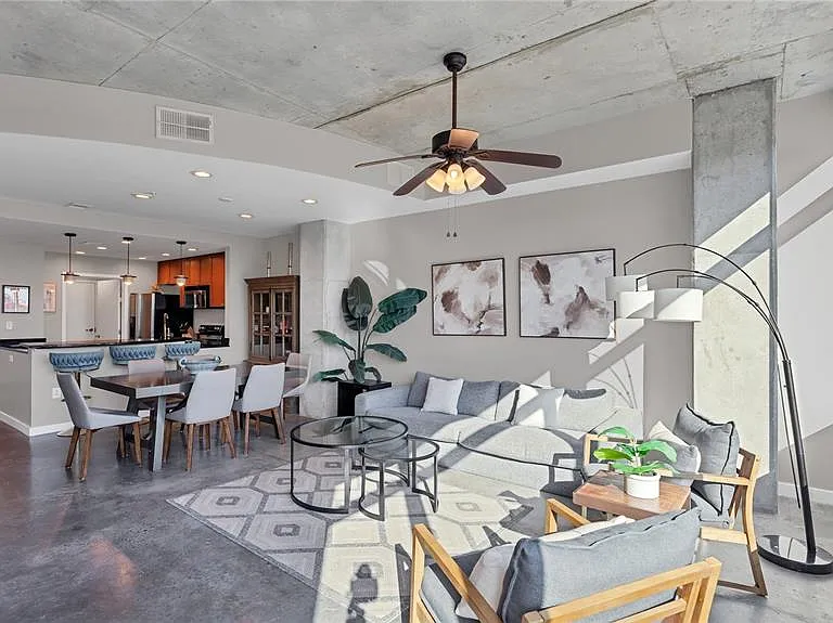 525 E Jackson St #405 — Photo 23