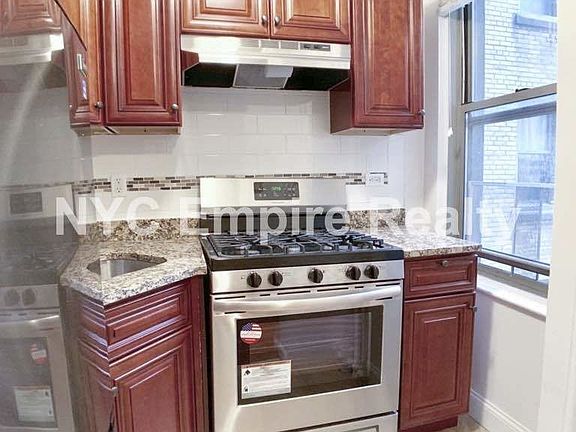 4th image of 301 E 38th St #15I***