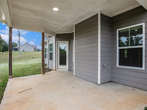 3rd image of 144 Chestnut Trl