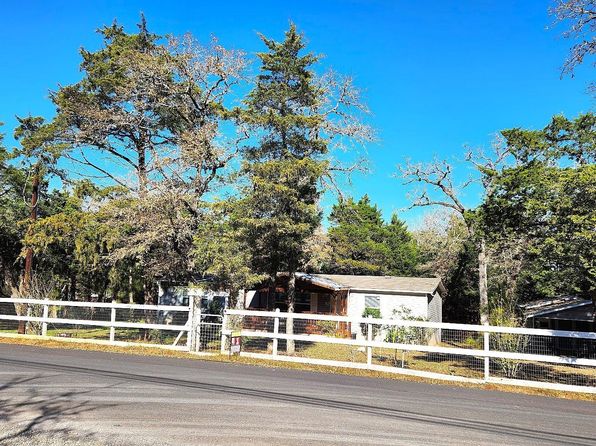 184 Arrowhead Dr, Smithville, TX 78957