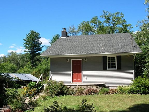 THE ONLY THING YOU NEED IS A CHAIR TO ENJOY THE SETTING!