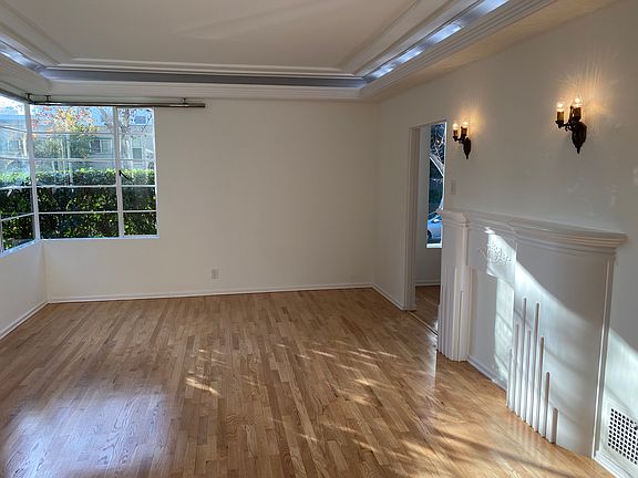 2nd image of 520 N Rossmore Ave APT 101