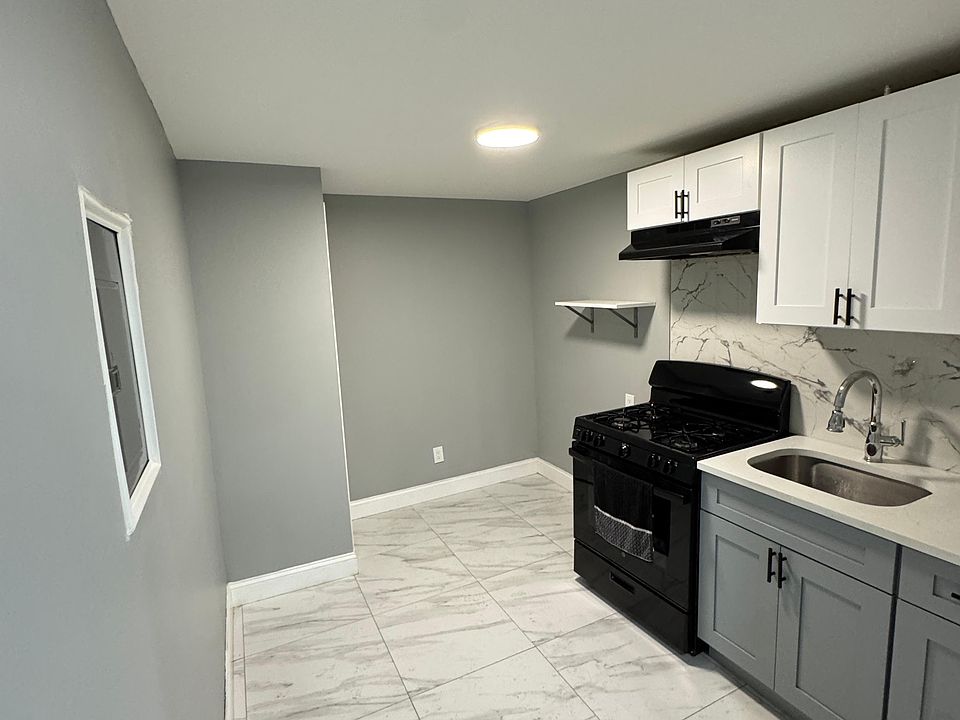 2nd image of 104-106 Lawrence St #1